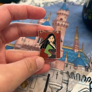 Disney pin trading Mulan blind box NWOT